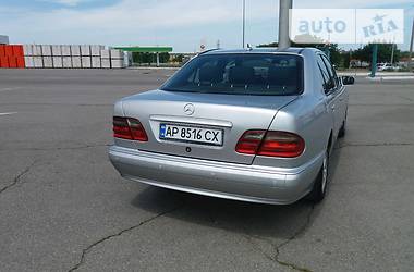 Седан Mercedes-Benz E-Class 2002 в Запоріжжі