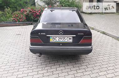 Седан Mercedes-Benz E-Class 1993 в Львове
