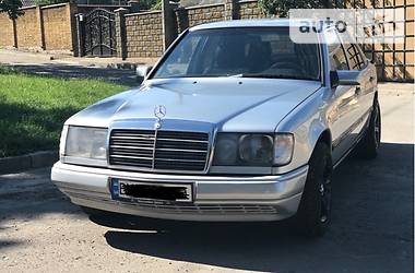 Седан Mercedes-Benz E-Class 1989 в Ровно