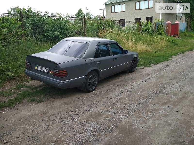 Седан Mercedes-Benz E-Class 1986 в Жмеринке