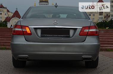 Седан Mercedes-Benz E-Class 2012 в Києві