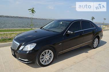 Седан Mercedes-Benz E-Class 2011 в Николаеве