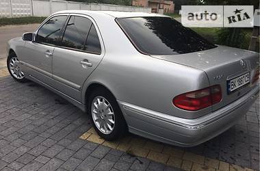 Седан Mercedes-Benz E-Class 2000 в Дубно