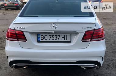 Седан Mercedes-Benz E-Class 2015 в Львове