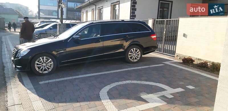 Універсал Mercedes-Benz E-Class 2011 в Іршаві фото 40 Універсал Mercedes-Benz E-Class 2011 в Іршаві