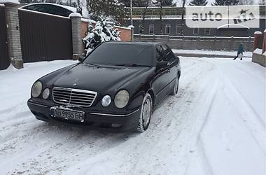 Седан Mercedes-Benz E-Class 2001 в Виннице