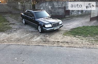 Седан Mercedes-Benz E-Class 1995 в Львові