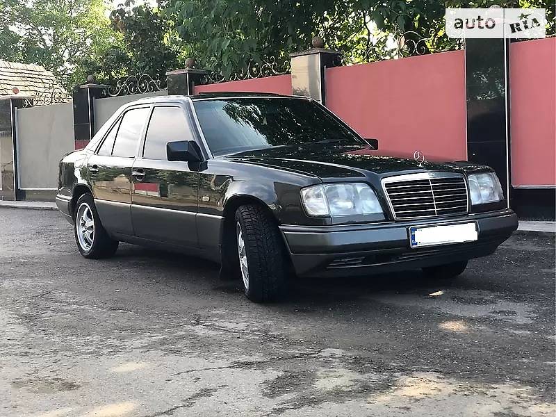 Седан Mercedes-Benz E-Class 1995 в Львове