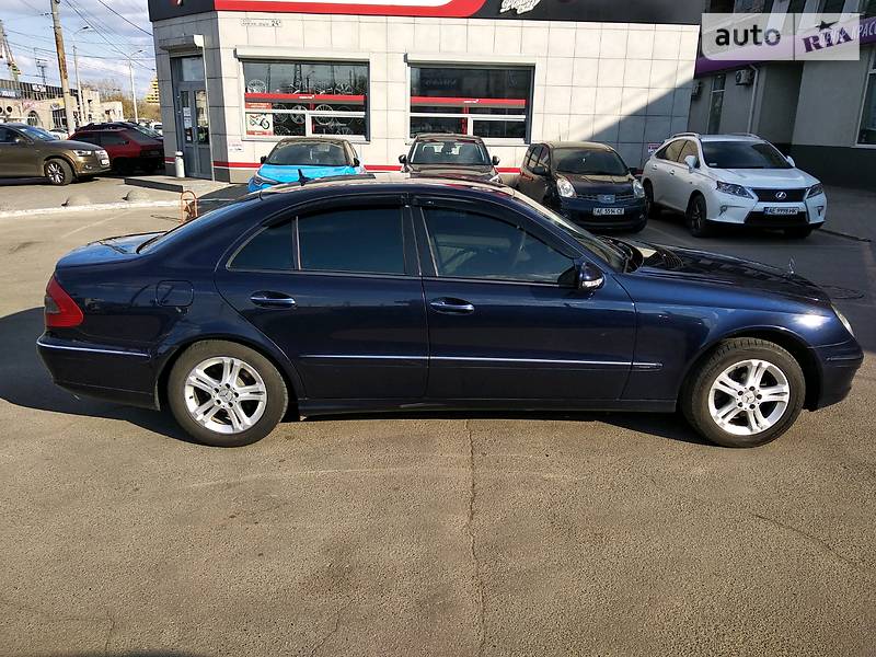 Седан Mercedes-Benz E-Class 2006 в Дніпрі
