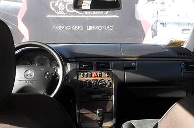 Седан Mercedes-Benz E-Class 2000 в 
