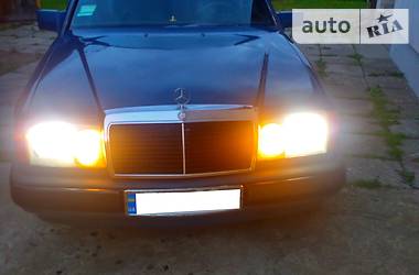 Седан Mercedes-Benz E-Class 1985 в 