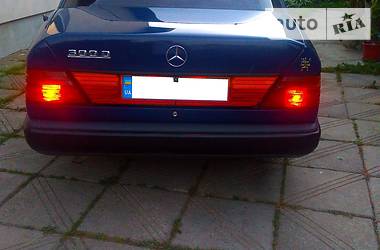 Седан Mercedes-Benz E-Class 1985 в 