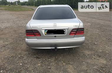 Седан Mercedes-Benz E-Class 2001 в 