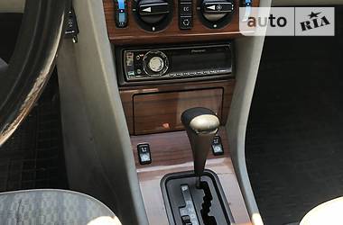 Седан Mercedes-Benz E-Class 1993 в 
