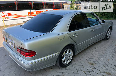 Седан Mercedes-Benz E-Class 2001 в Львове