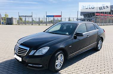 Седан Mercedes-Benz E-Class 2012 в Львове