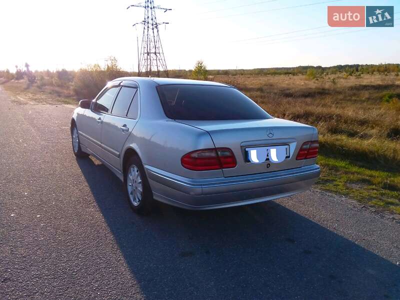 Седан Mercedes-Benz E-Class 1999 в Полонному
