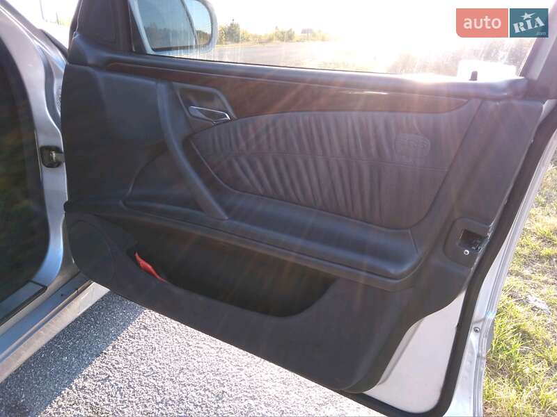 Седан Mercedes-Benz E-Class 1999 в Полонному