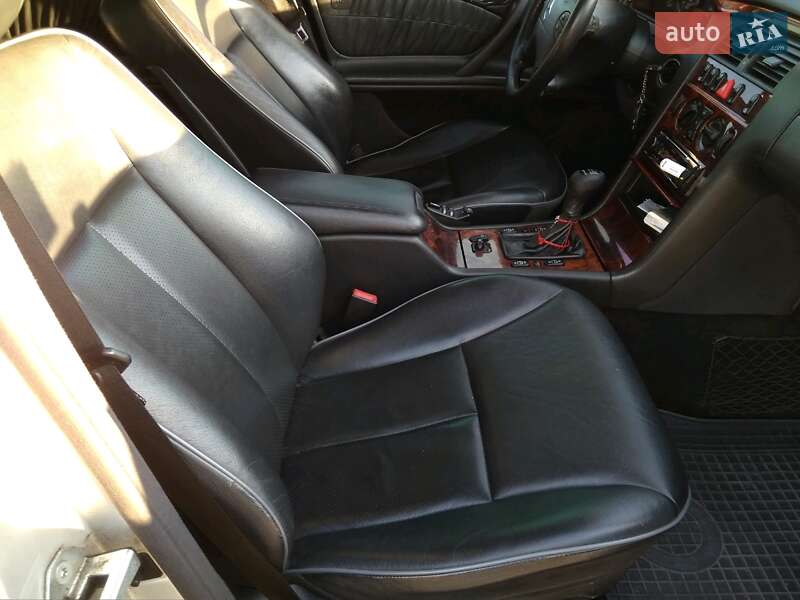Седан Mercedes-Benz E-Class 1999 в Полонному
