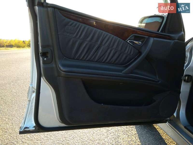 Седан Mercedes-Benz E-Class 1999 в Полонному