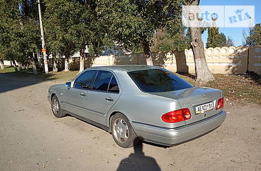 Седан Mercedes-Benz E-Class 1998 в Днепре