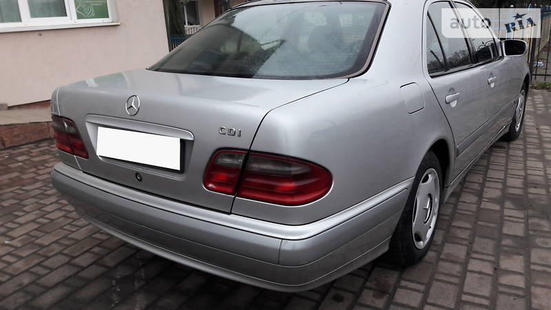 Седан Mercedes-Benz E-Class 2002 в Івано-Франківську