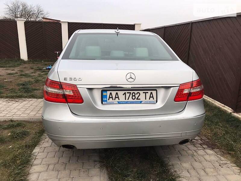 Седан Mercedes-Benz E-Class 2009 в Киеве