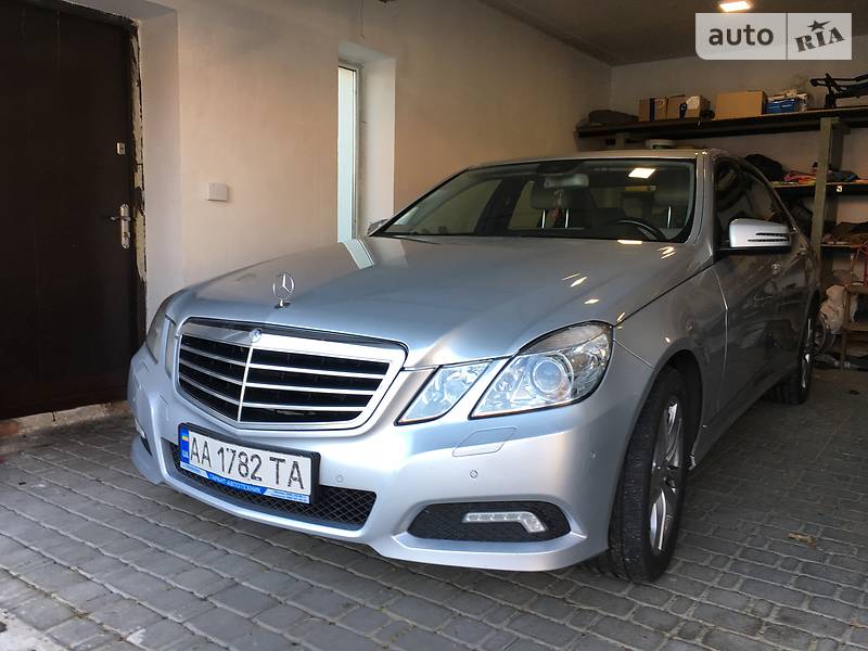 Седан Mercedes-Benz E-Class 2009 в Киеве