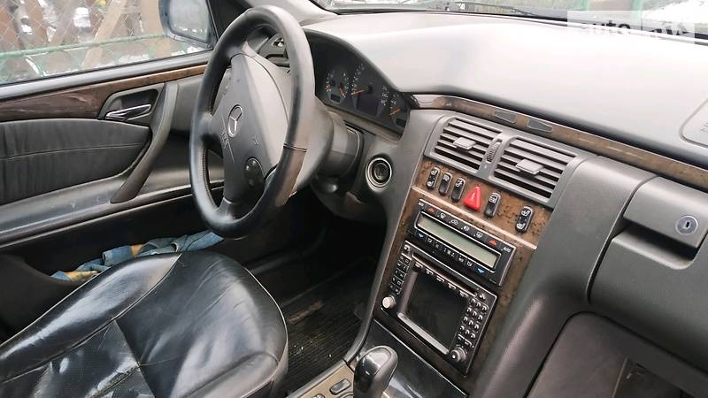 Седан Mercedes-Benz E-Class 2001 в Вінниці