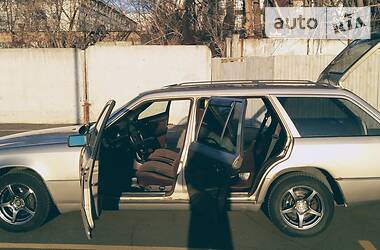 Універсал Mercedes-Benz E-Class 1989 в 