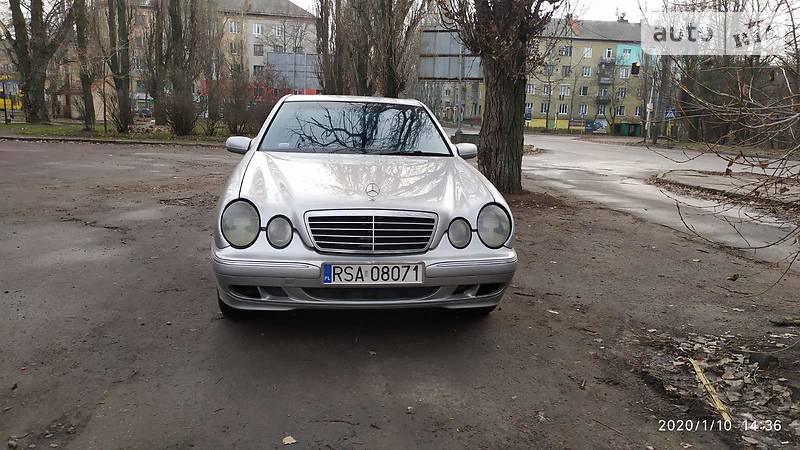 Седан Mercedes-Benz E-Class 2000 в Кременчуге