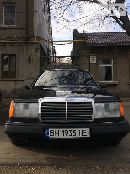 Седан Mercedes-Benz E-Class 1990 в 