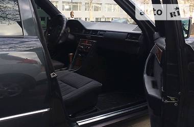 Седан Mercedes-Benz E-Class 1990 в 