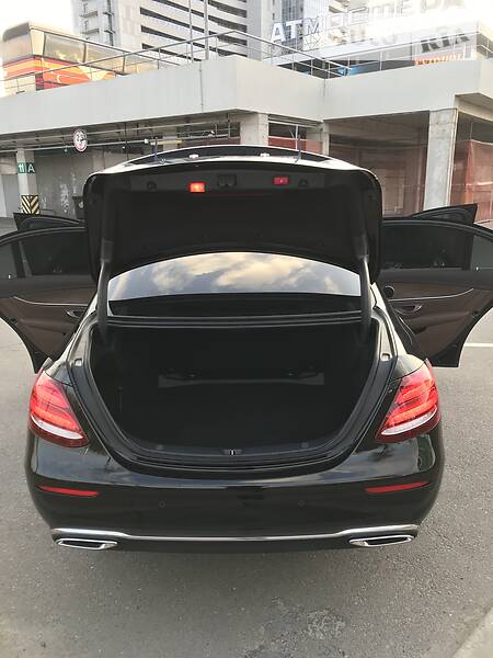 Седан Mercedes-Benz E-Class 2018 в Києві
