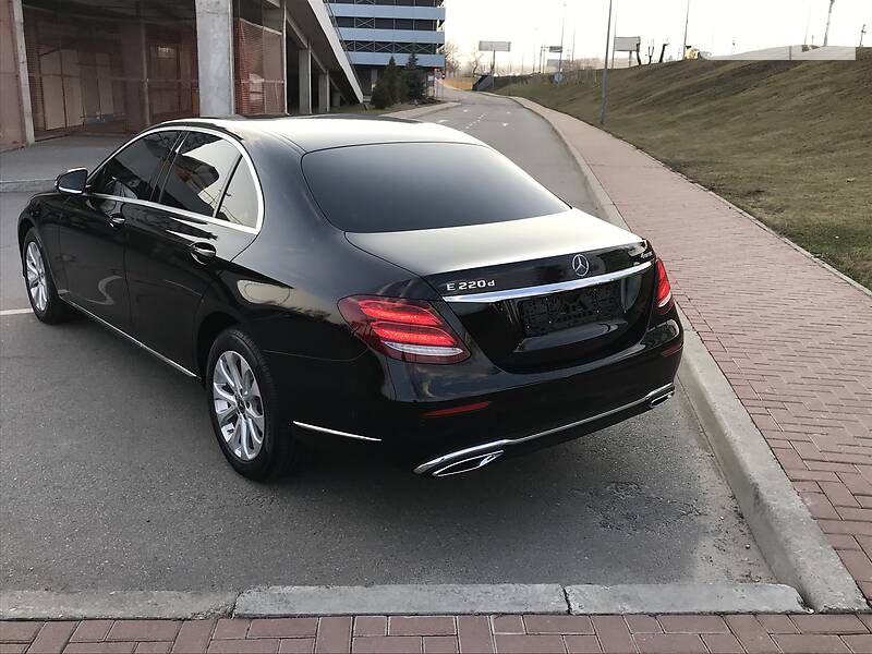 Седан Mercedes-Benz E-Class 2018 в Києві