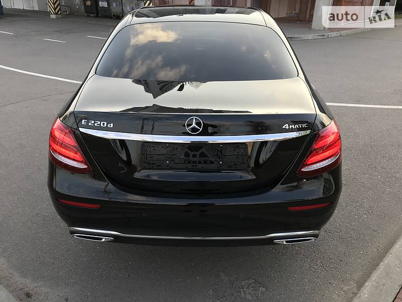 Седан Mercedes-Benz E-Class 2018 в Києві