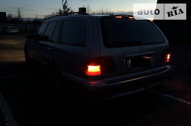 Універсал Mercedes-Benz E-Class 2001 в 