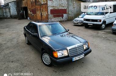 Седан Mercedes-Benz E-Class 1986 в Черновцах