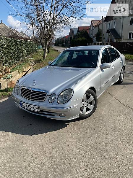 Седан Mercedes-Benz E-Class 2002 в 