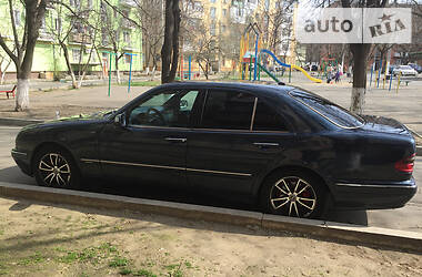 Седан Mercedes-Benz E-Class 2000 в 