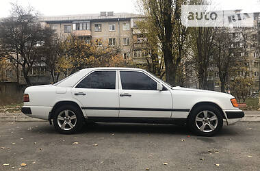 Седан Mercedes-Benz E-Class 1986 в 