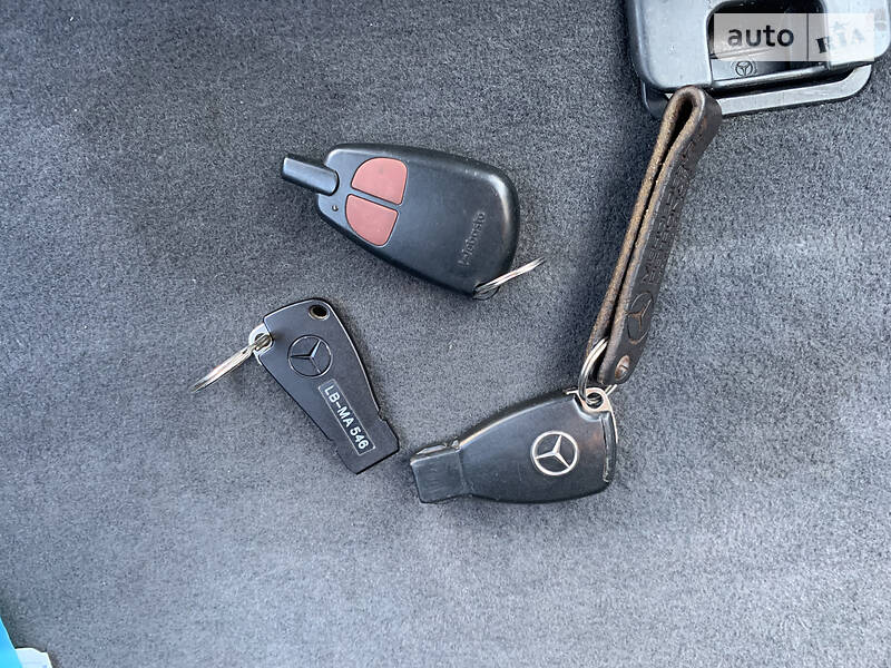 Седан Mercedes-Benz E-Class 2000 в Чернівцях