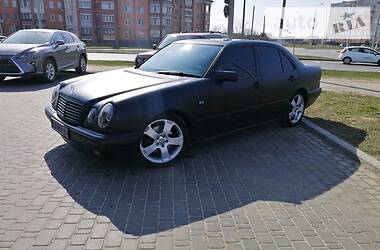 Седан Mercedes-Benz E-Class 1999 в 