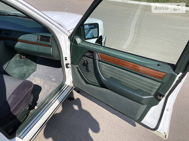 Седан Mercedes-Benz E-Class 1991 в Вінниці