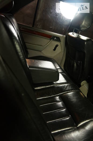 Седан Mercedes-Benz E-Class 1995 в Білій Церкві