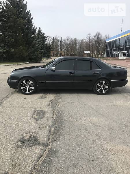 Седан Mercedes-Benz E-Class 1996 в Кропивницькому