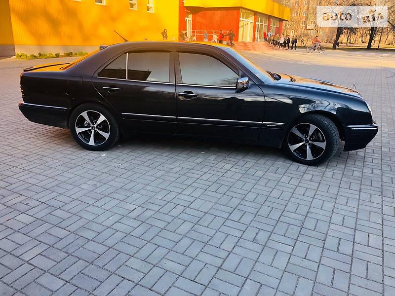 Седан Mercedes-Benz E-Class 1996 в Кропивницькому