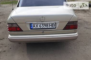 Седан Mercedes-Benz E-Class 1993 в 