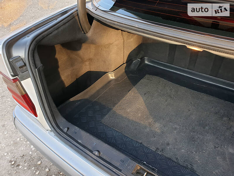 Седан Mercedes-Benz E-Class 2001 в Тернополі