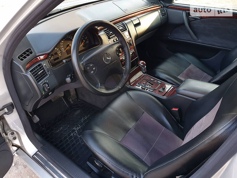 Седан Mercedes-Benz E-Class 2001 в Тернополі